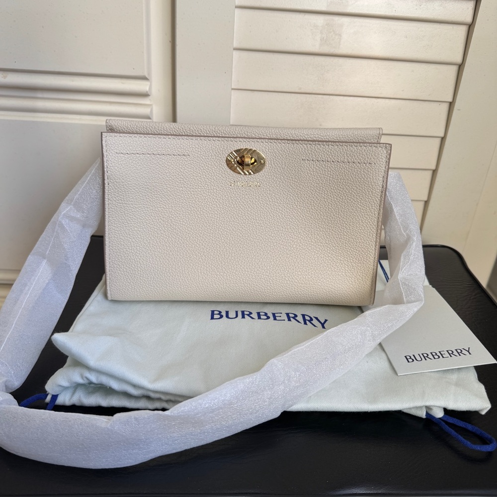 NWT Burberry Cotswolds Pouch Shoulder Bag Nova Check Lining